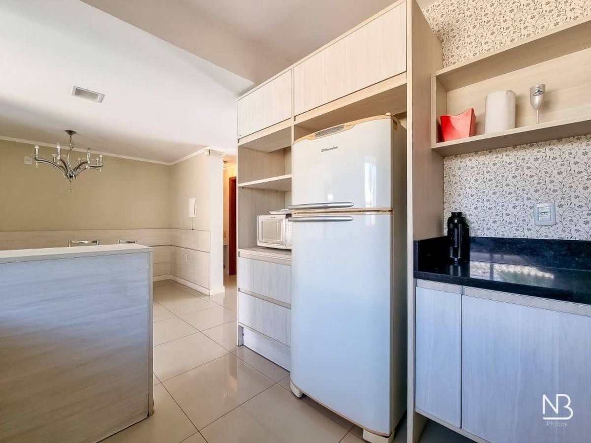 Casa com 3 dormitórios, 335 m² — foto 2