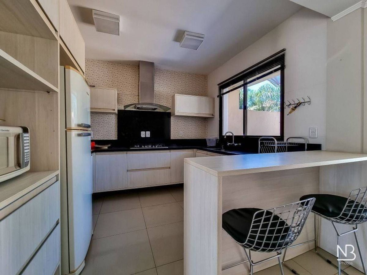 Casa com 3 dormitórios, 335 m² — foto 16