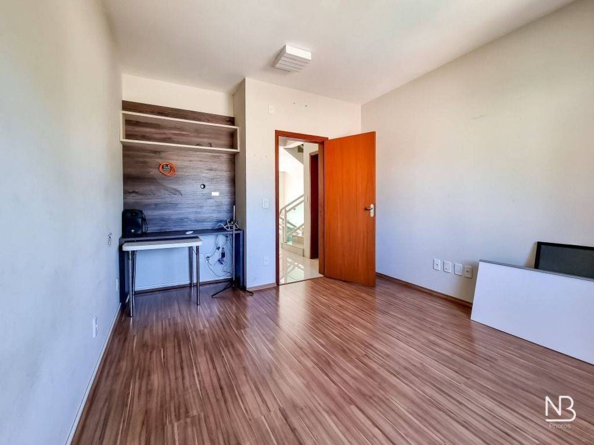 Casa com 3 dormitórios, 335 m² — foto 22