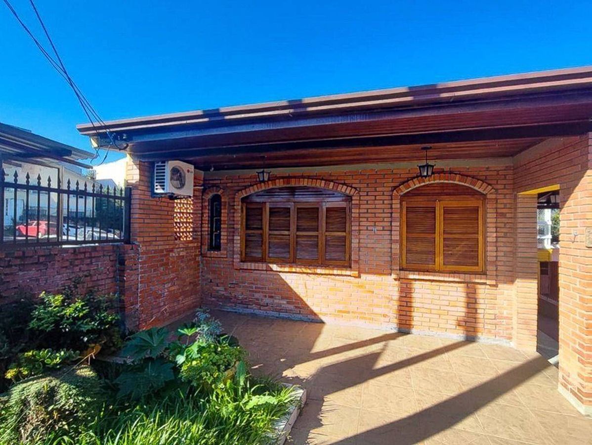 Casa 3 dormitórios — Passo das Pedras