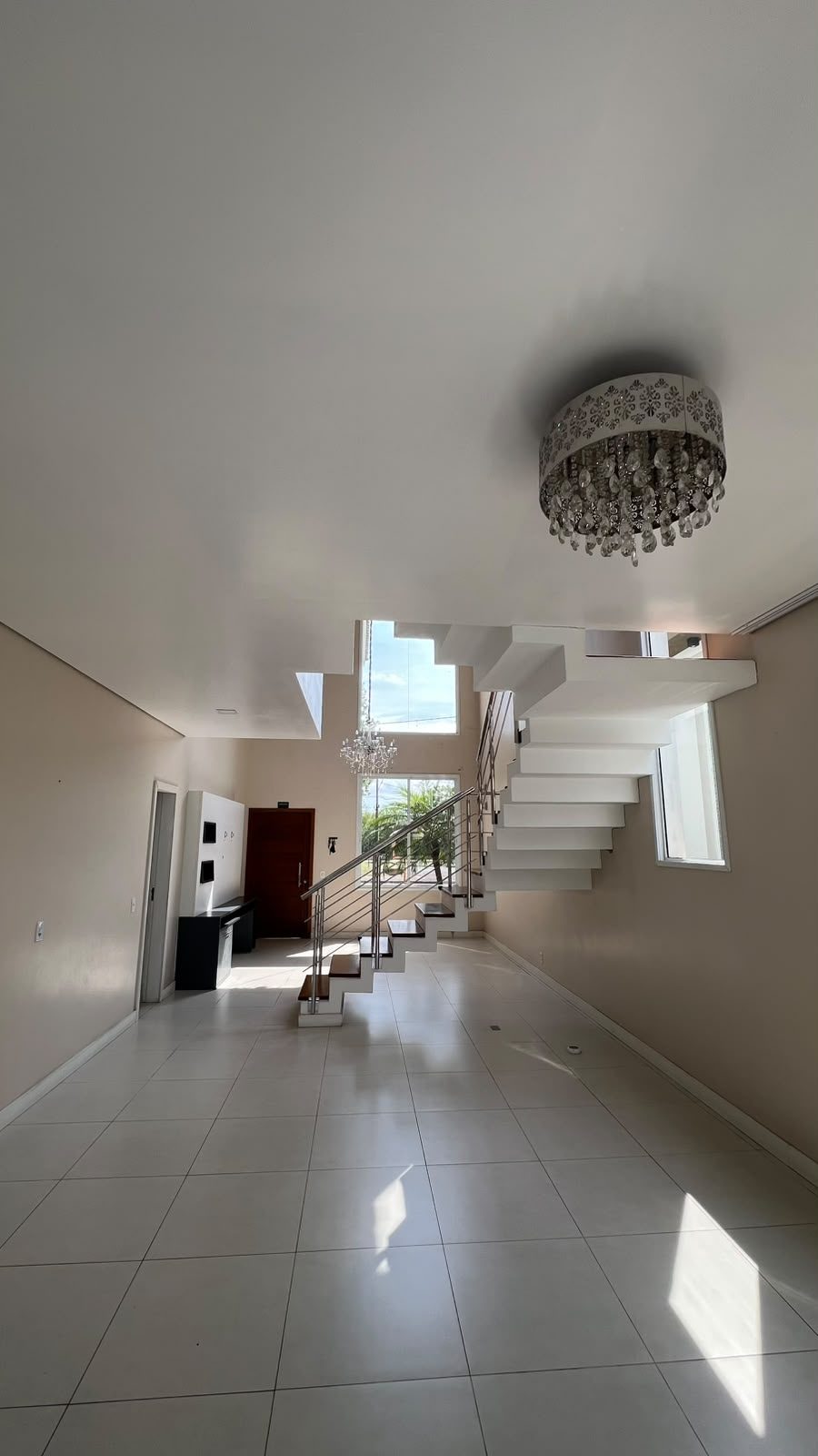 Casa com piscina · 4 dormitórios · 240 m² — foto 28