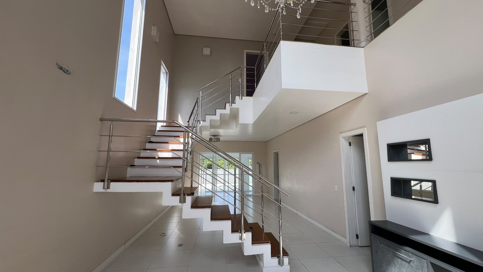 Casa com piscina · 4 dormitórios · 240 m² — foto 29
