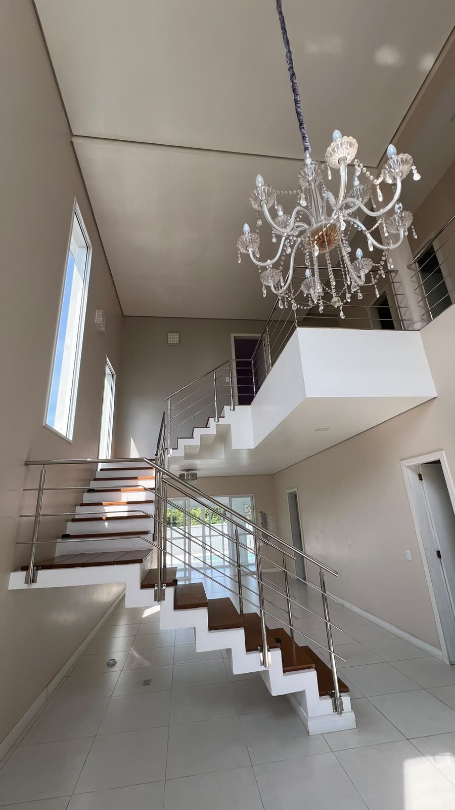 Casa com piscina · 4 dormitórios · 240 m² — foto 31