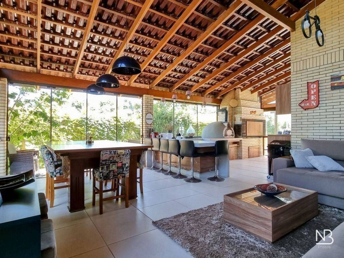 Casa 4 suítes · 390 m²