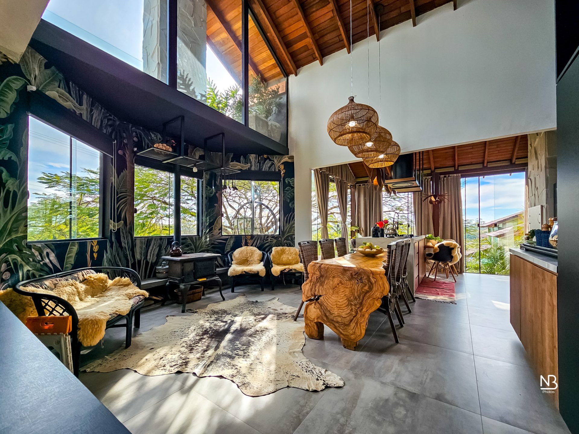 Casa 3 dormitórios · 230 m²
