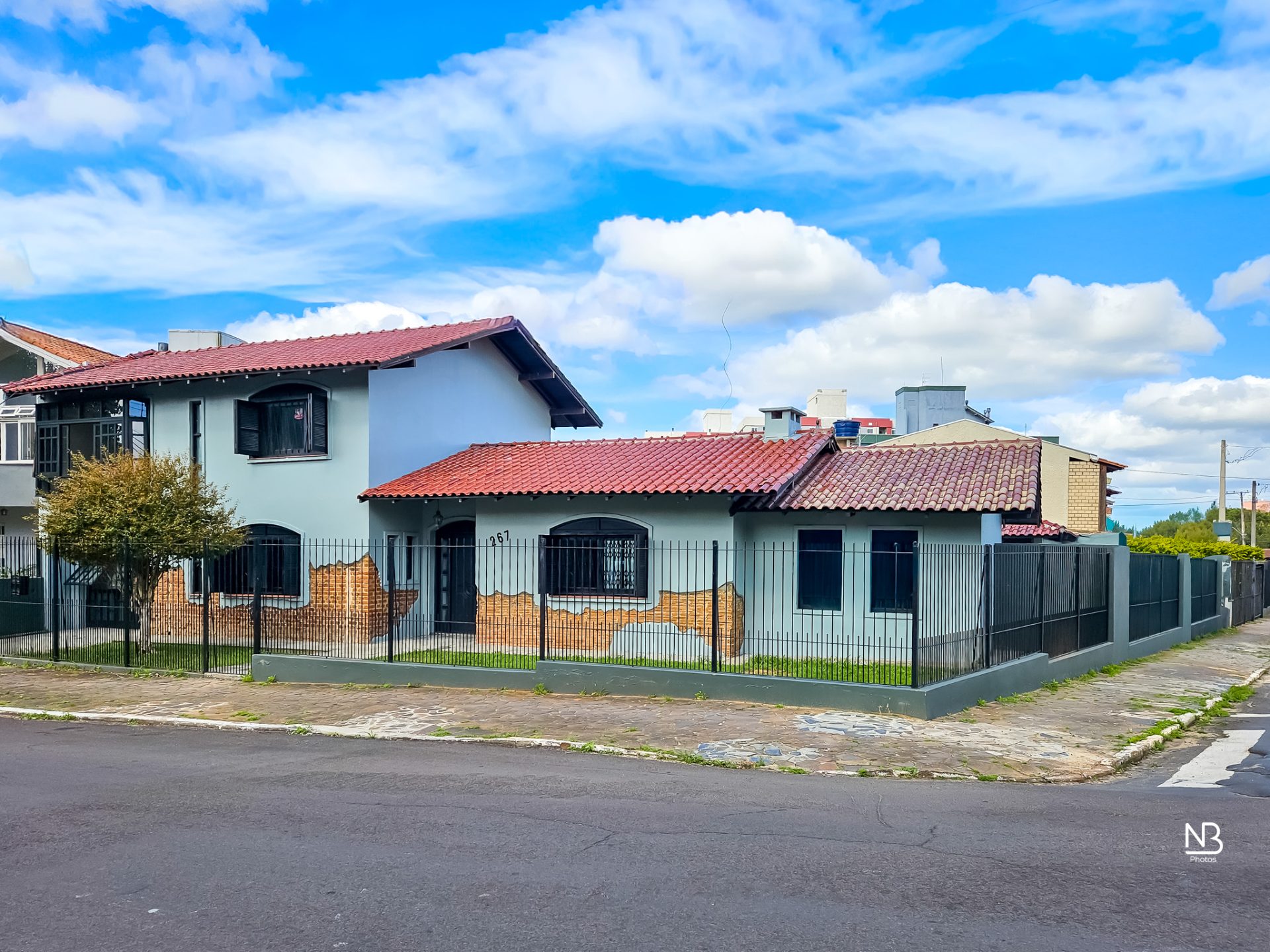 Casa 3 dormitórios · 218 m² · 6 vagas — foto 2