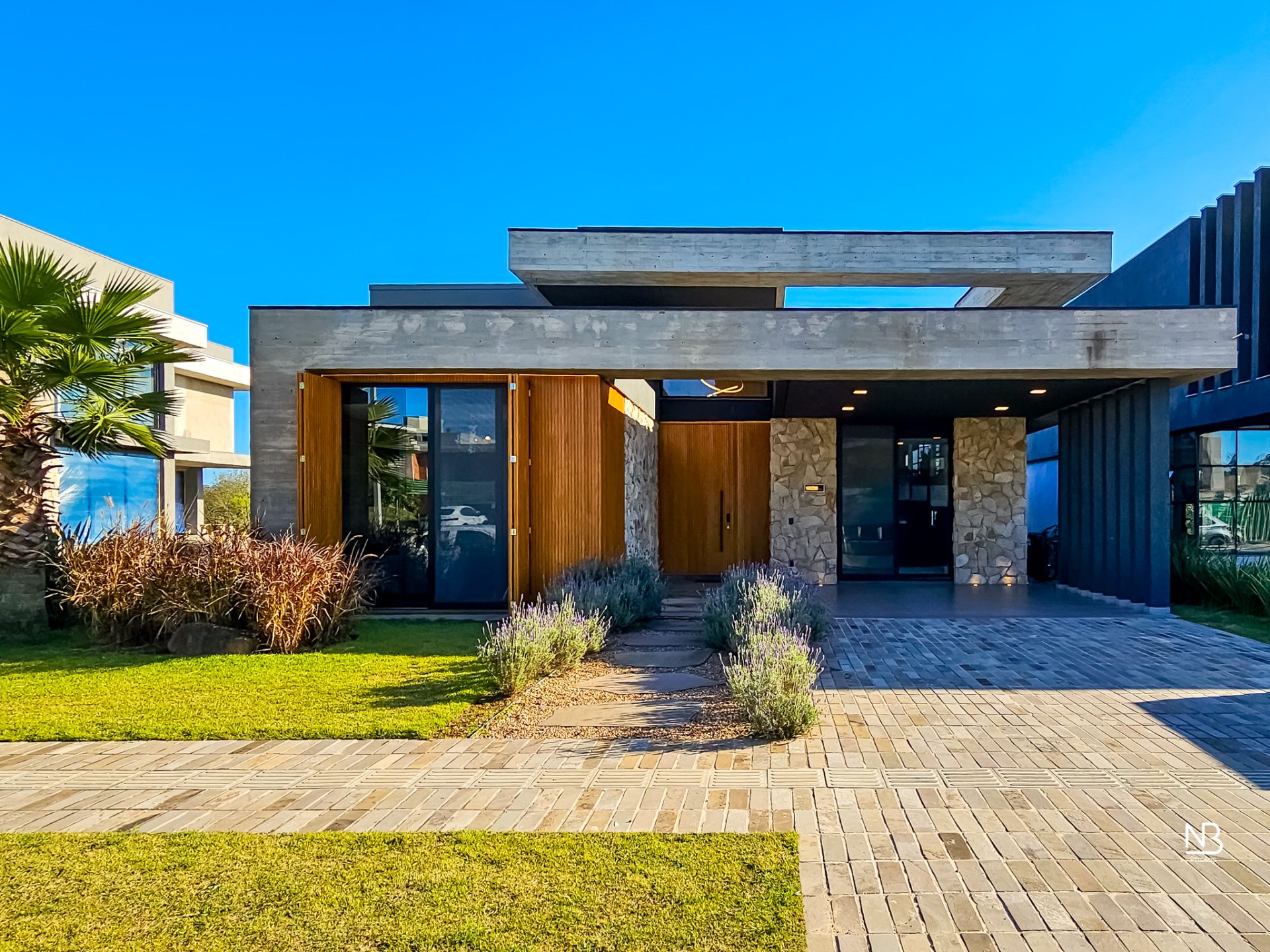 Casa térrea · mobiliada · 3 suítes · 306 m²
