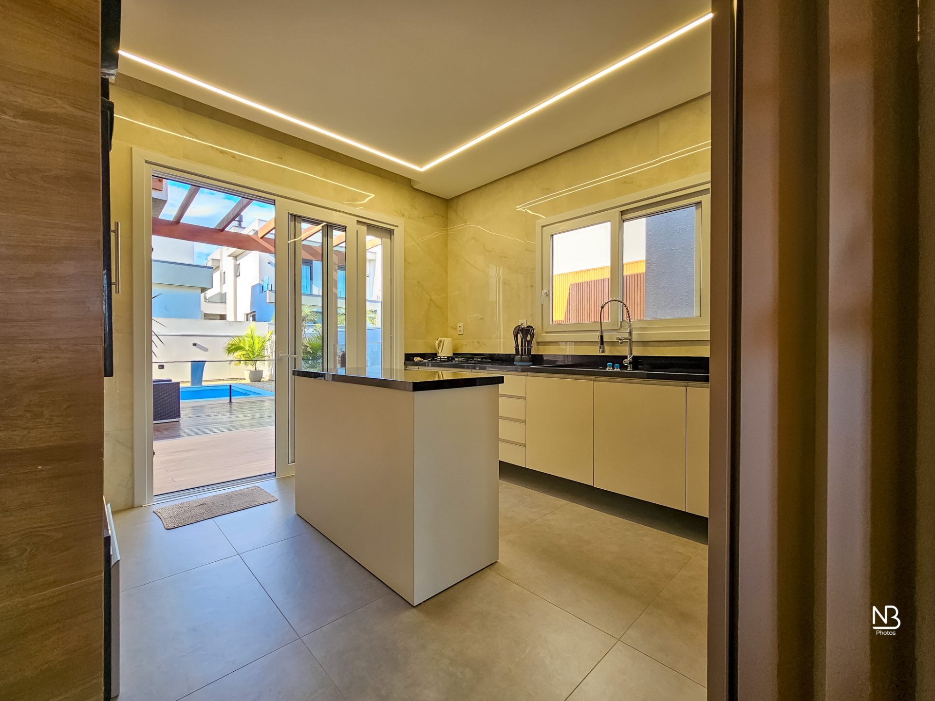 Casa 3 dormitórios · 180 m² · 4 vagas — foto 14