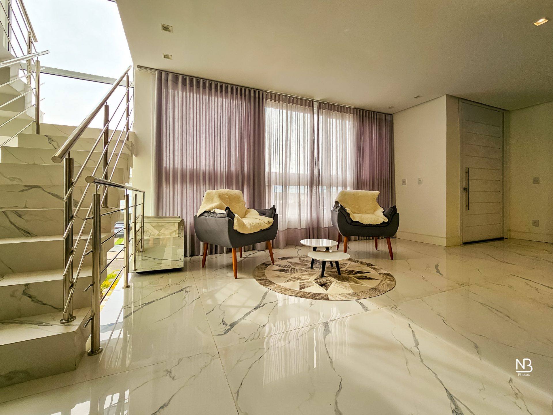 Casa MOBILIADA · 3 suítes · 323 m² · c/Piscina — foto 2