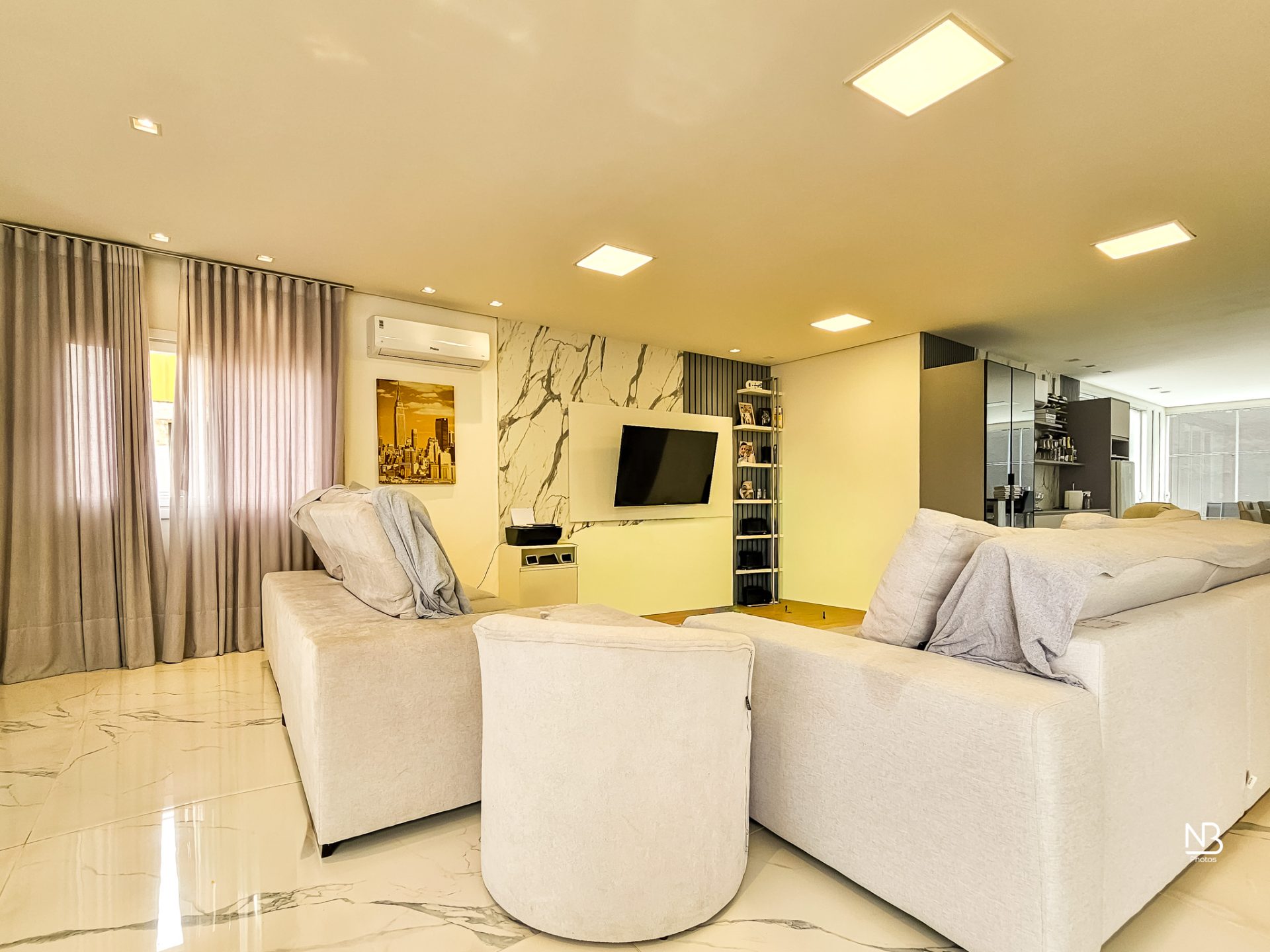 Casa MOBILIADA · 3 suítes · 323 m² · c/Piscina