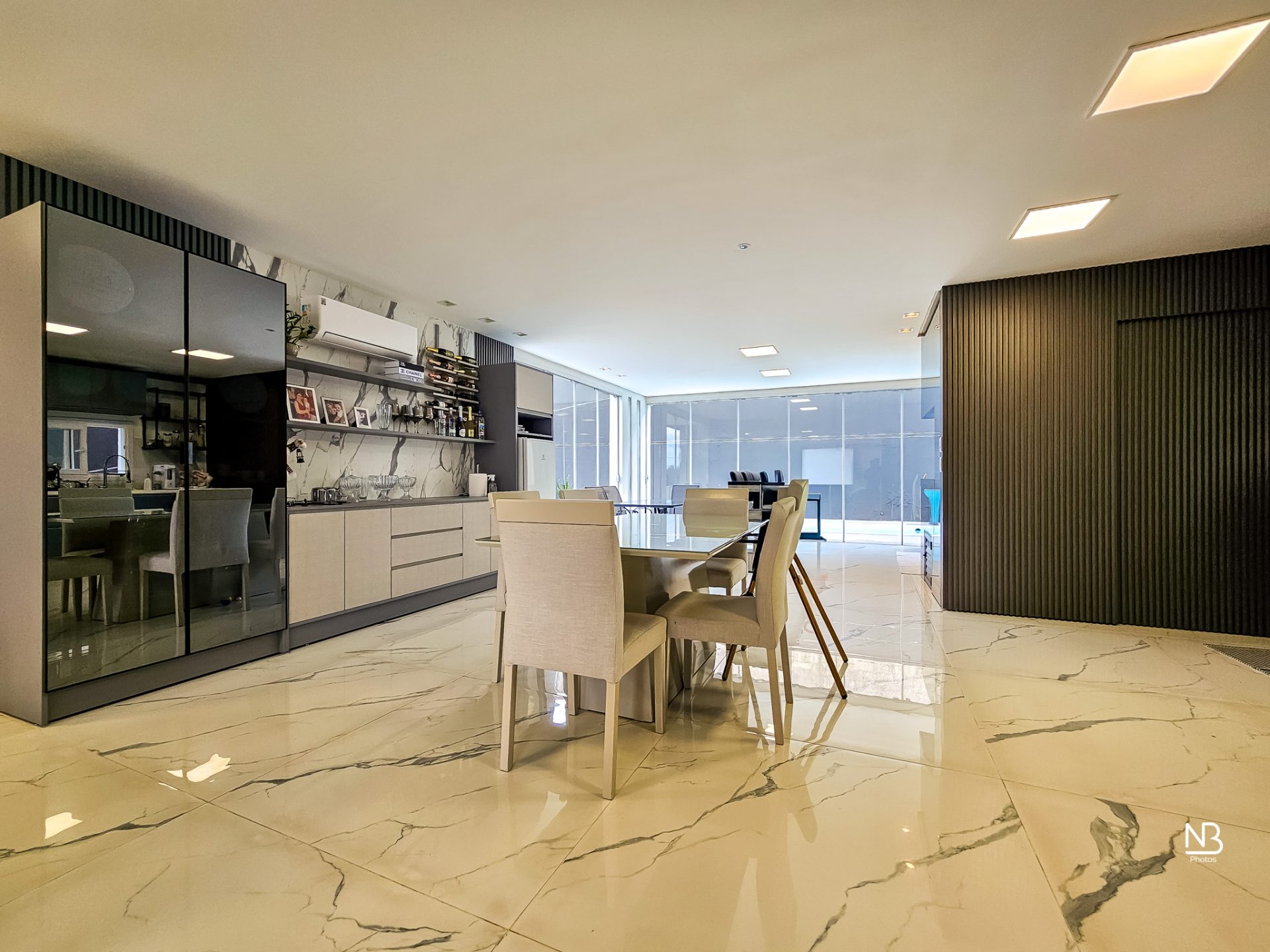Casa MOBILIADA · 3 suítes · 323 m² · c/Piscina — foto 4