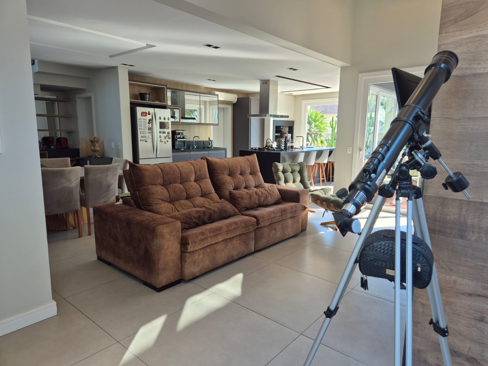 Casa com piscina · com lareira · 3 suítes · 216 m² — foto 3