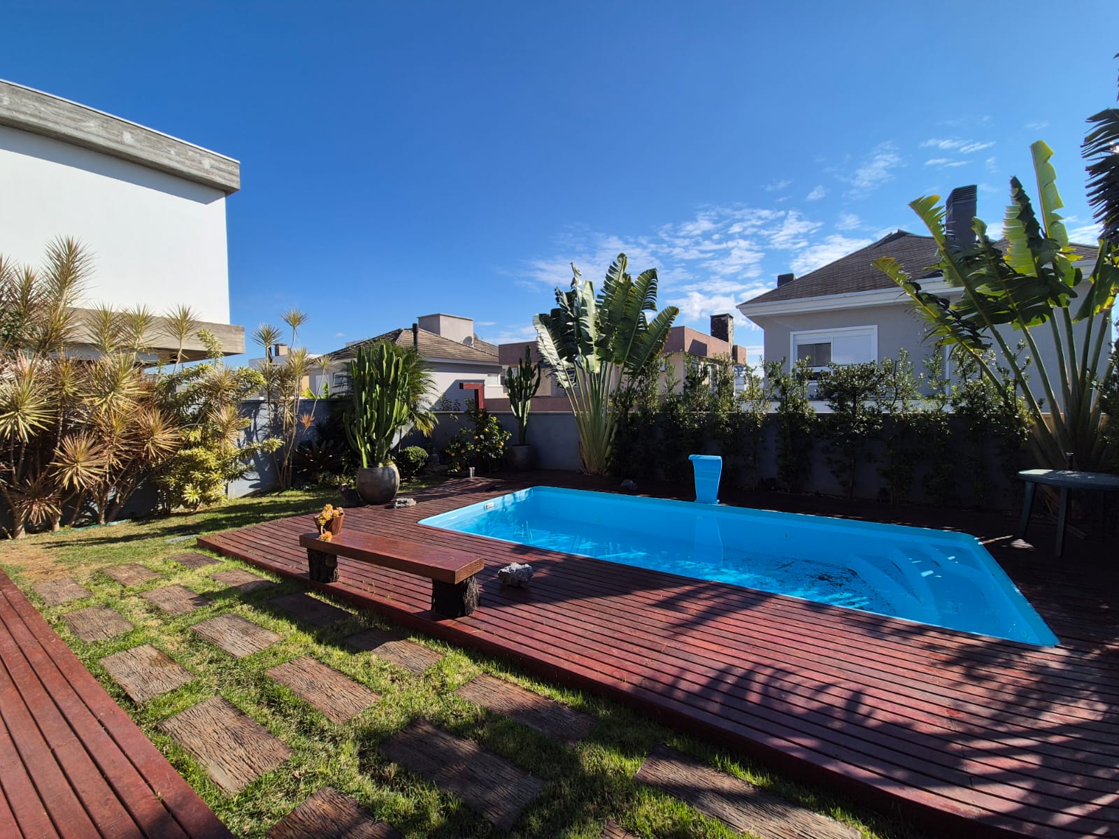 Casa com piscina · com lareira · 3 suítes · 216 m² — foto 7