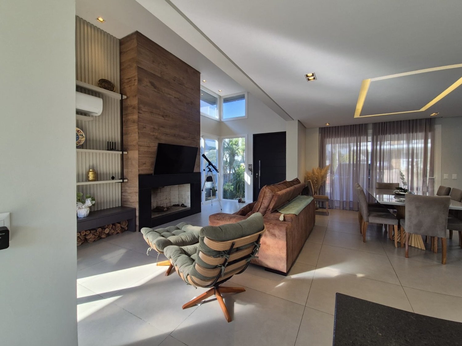 Casa com piscina · com lareira · 3 suítes · 216 m² — foto 2