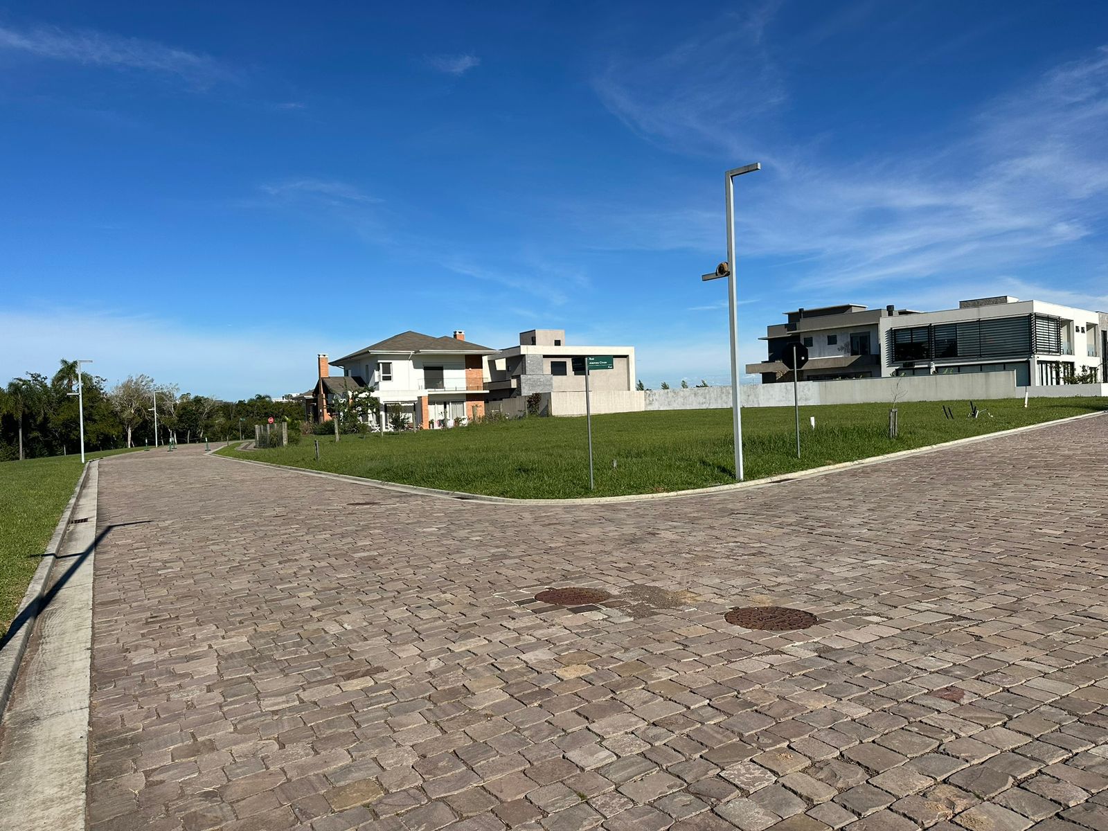 Terreno de esquina · plano · 613 m² — foto 3