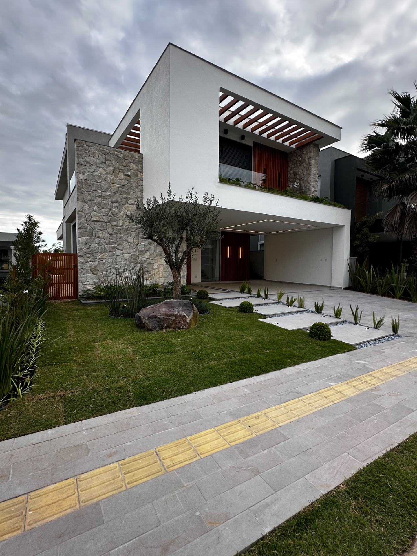 Casa 3 suítes · 250 m² · 4 vagas — foto 2
