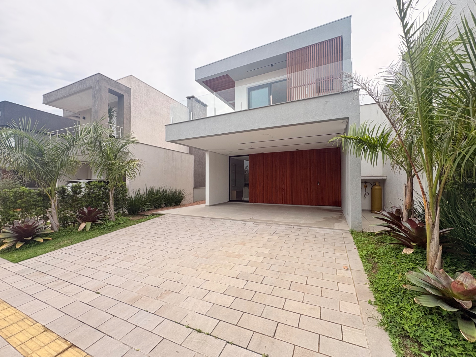 Casa 3 dormitórios · 221 m² · 4 vagas — foto 2