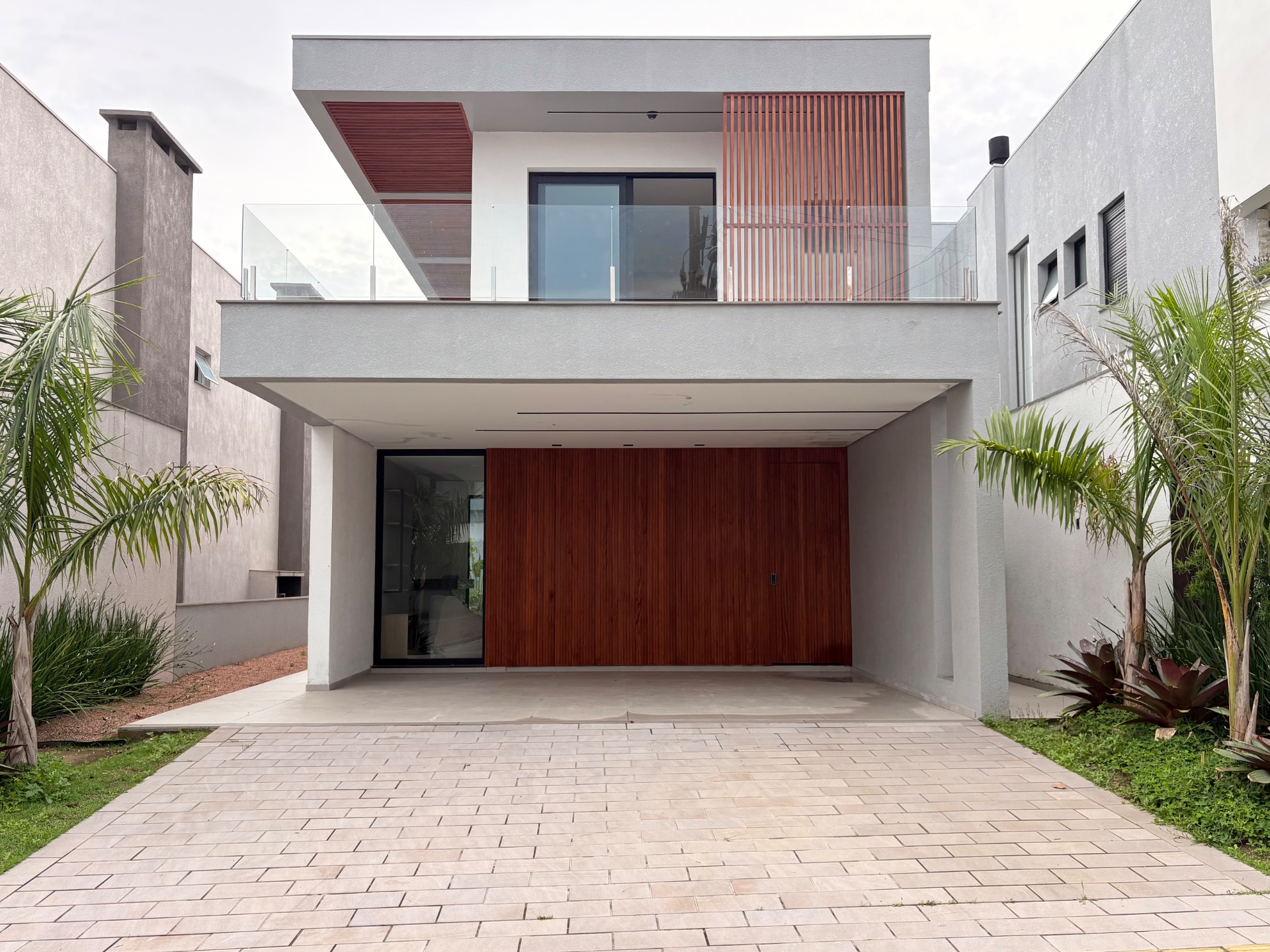 Casa 3 dormitórios · 221 m² · 4 vagas