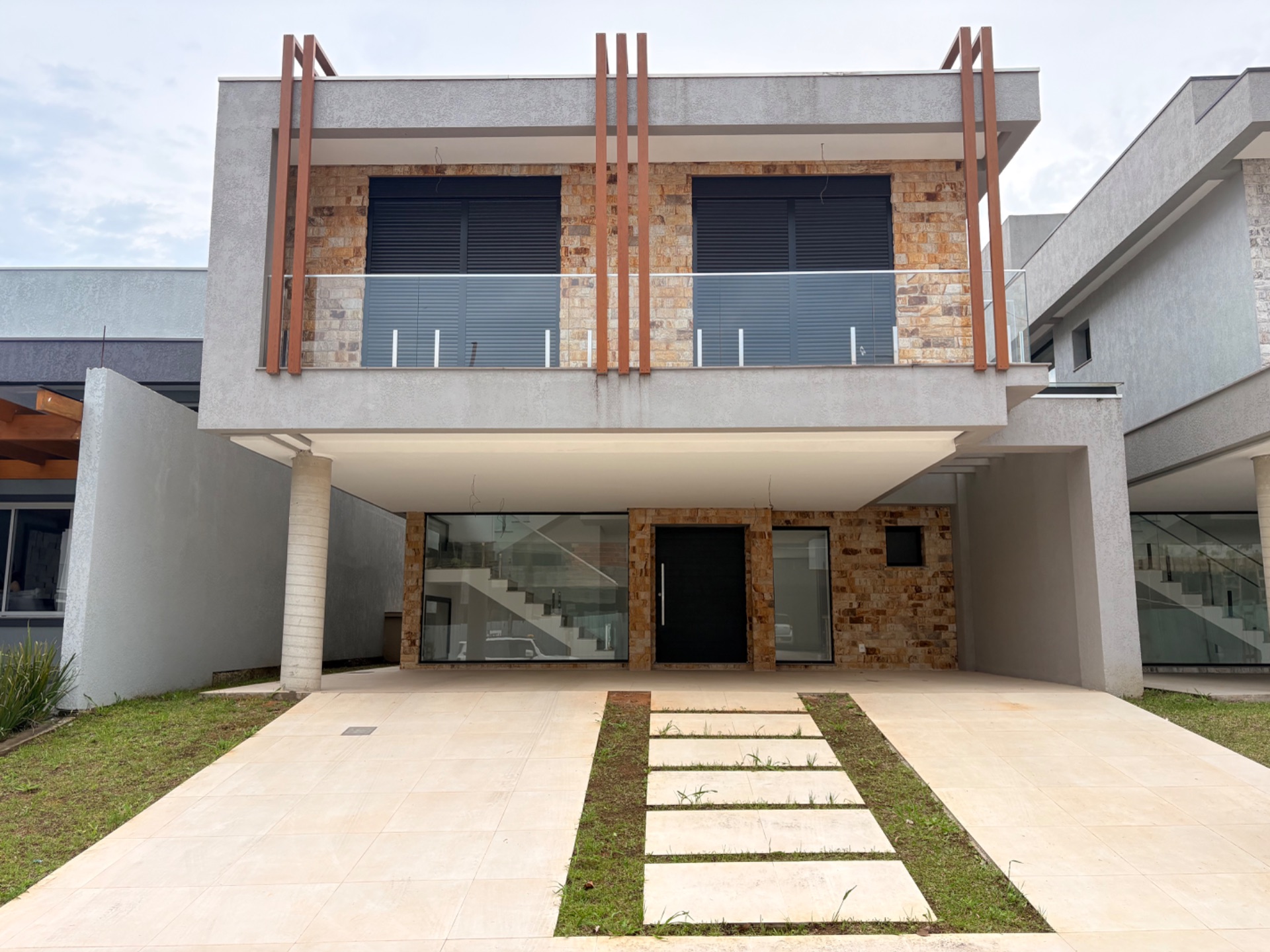 Casa 3 suítes · 280 m² · 4 vagas
