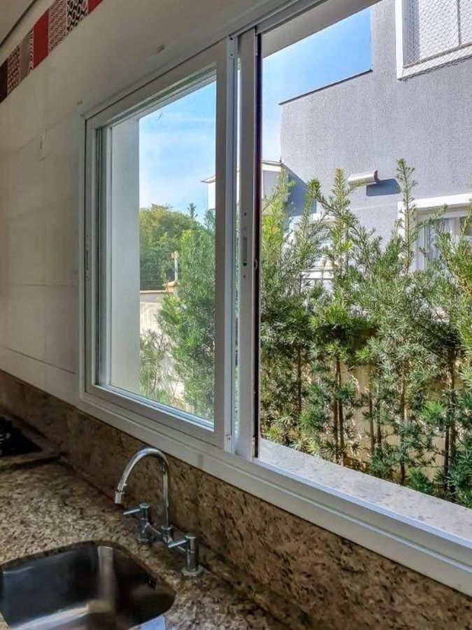 Casa com piscina · 4 dormitórios · 240 m² — foto 5
