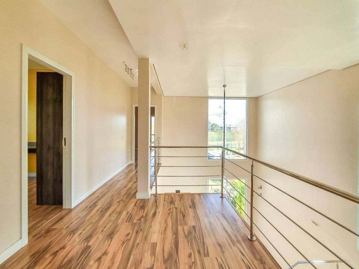 Casa com piscina · 4 dormitórios · 240 m² — foto 10