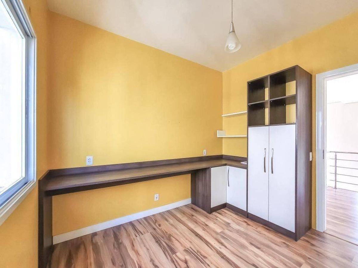 Casa com piscina · 4 dormitórios · 240 m² — foto 11