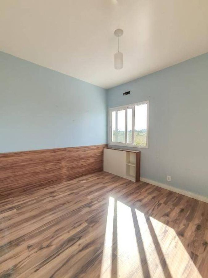 Casa com piscina · 4 dormitórios · 240 m² — foto 13