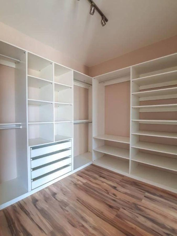 Casa com piscina · 4 dormitórios · 240 m² — foto 17