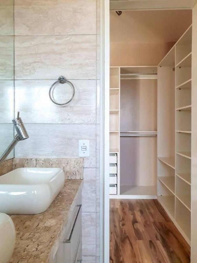 Casa com piscina · 4 dormitórios · 240 m² — foto 18