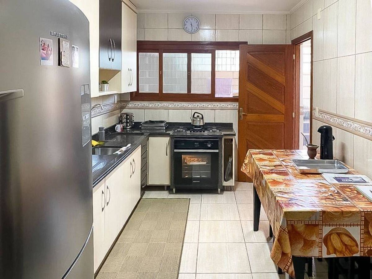 Casa com 3 dormitórios à venda, 111 m² — foto 2