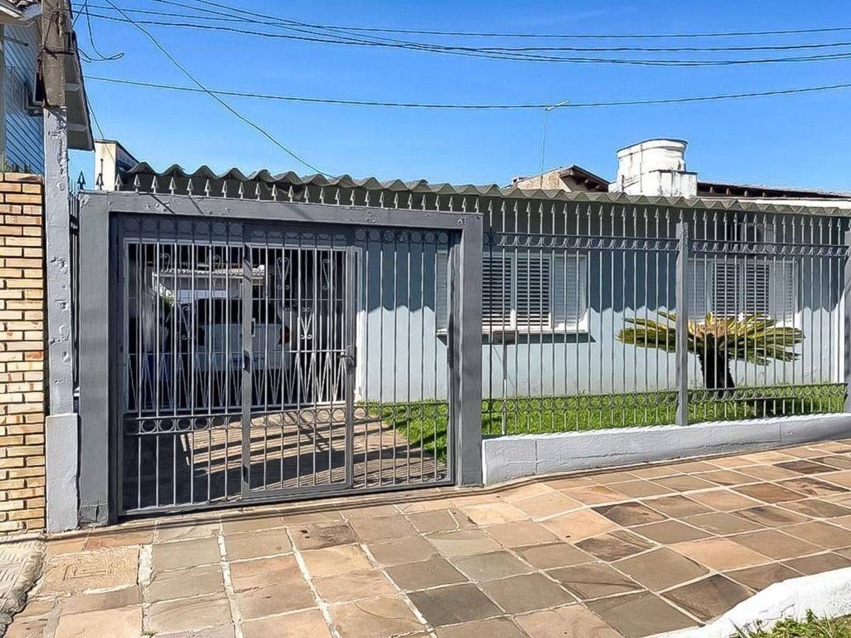 Casa com 3 dormitórios à venda, 111 m²